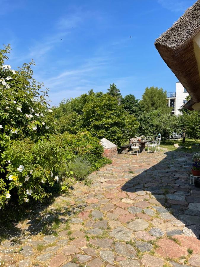 Oaza Pod Strzecha Klimatyczny Dom Z 3 Sypialniami Na Wylacznosc Z Kominkiem I Duzym Ogrodem Ustronie Morskie Exterior photo